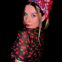 Blusa em Tule com Cerejas