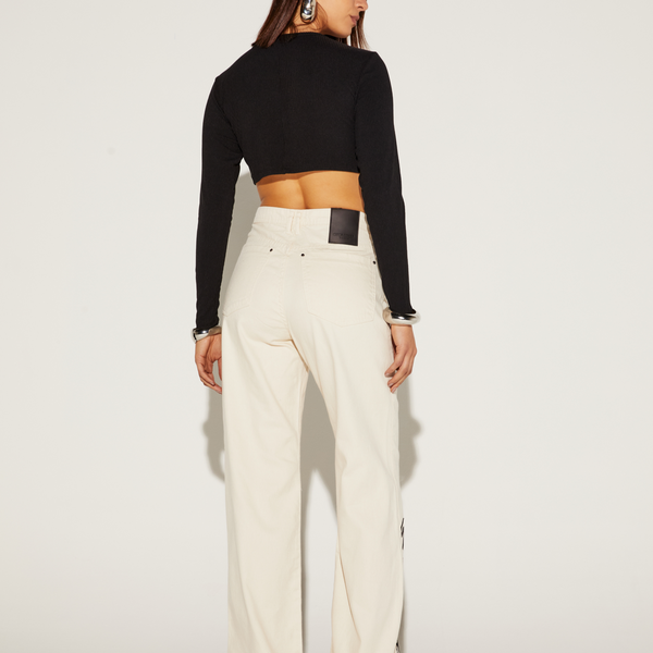 CALÇA FEMININA WIDELEG APLICAÇÃO JEANS ONÇA PRETA